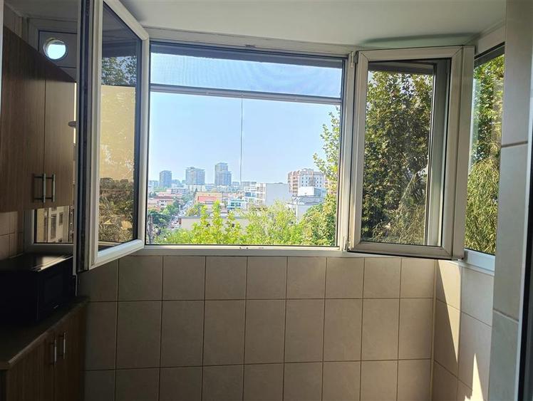 Apartament cu 3 camere decomandat în Mihai Bravu