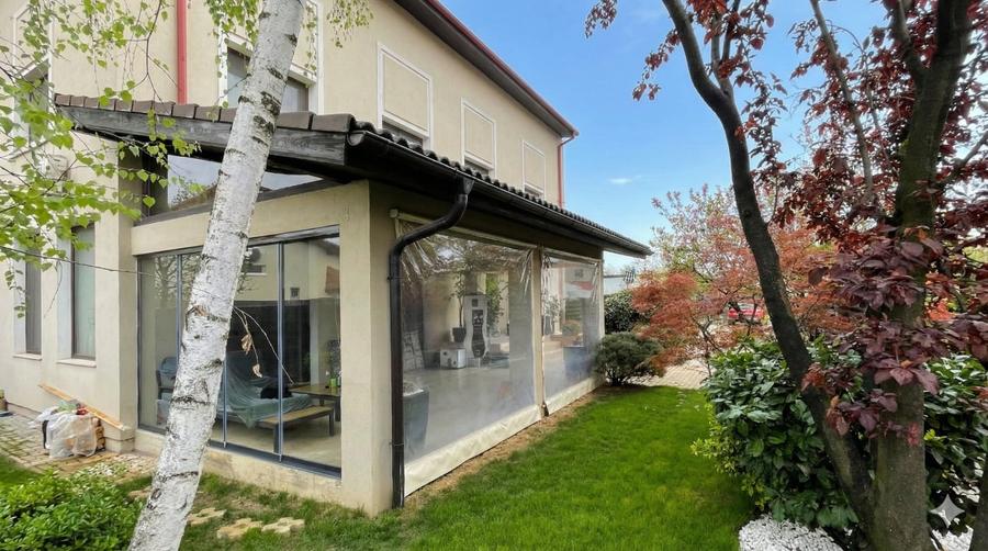Casă individuală cu 8 camere cu Canalizare în Voluntari