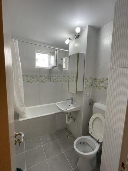 Apartament cu 2 camere decomandat în Precista