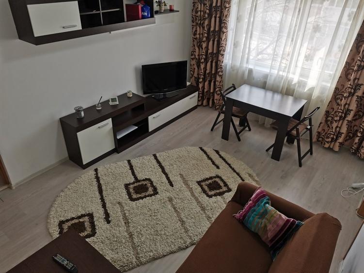 Apartament cu 3 camere semidecomandat, mobilat în Tomis Nord