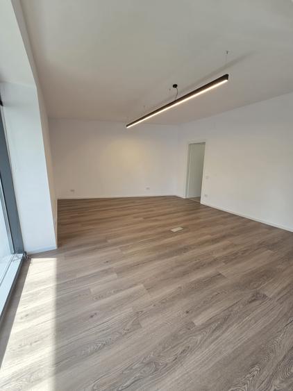 Apartament cu 4 camere decomandat în Națiunile Unite