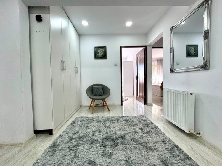 Apartament cu 3 camere decomandat, mobilat în Între Lacuri