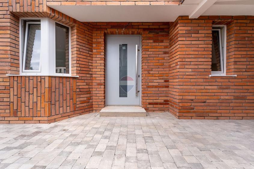 Duplex cu 4 camere cu Teren 325 Mp în Nord-Est