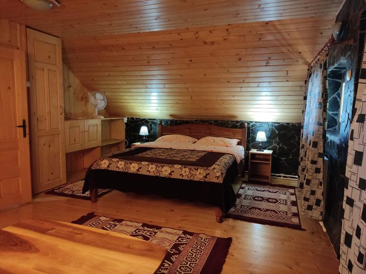 Casă cu 4 camere în Racovița