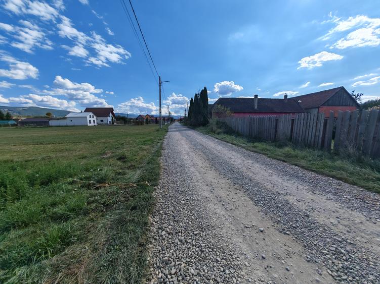 Teren Construcții intravilan de 2400 mp, în Lunca Mărcușului