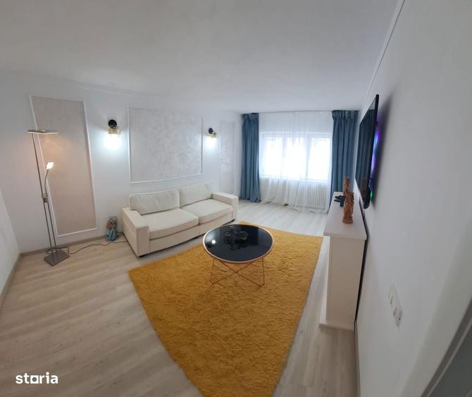 Apartament cu 4 camere decomandat în Central