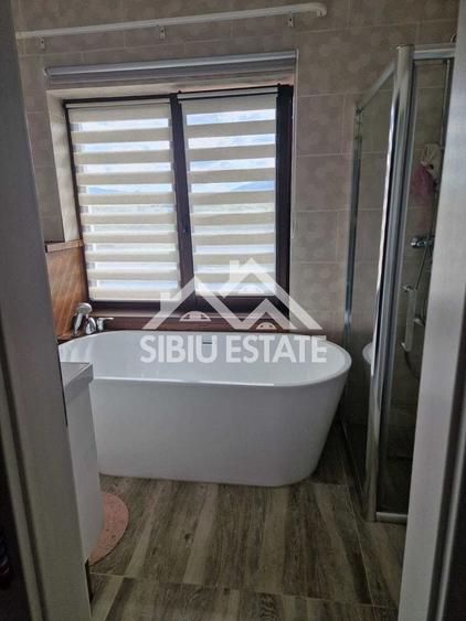 Casă individuală cu 5 camere cu Canalizare în Arhitecților - Calea Cisnădiei