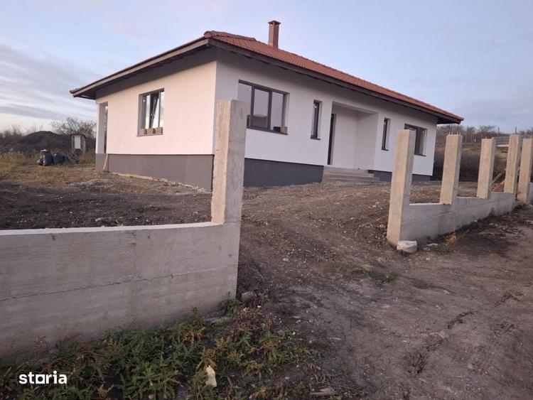 Casă cu 3 camere în Câmpenești