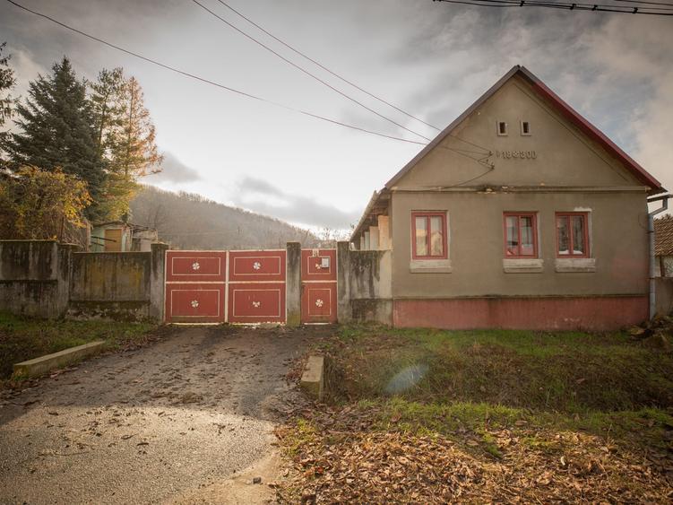 Casă cu 3 camere în Miniș
