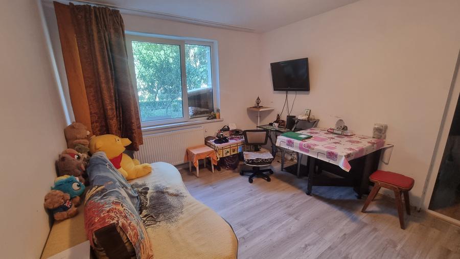 .Apartament 3 camere  , 58 mp - 1