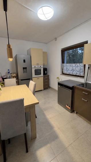 Casă cu 6 camere cu Teren 587 Mp în Sânmihaiu Român
