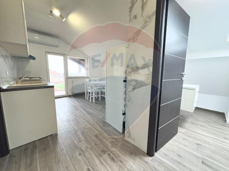 Apartament cu 3 camere de vânzare - 2