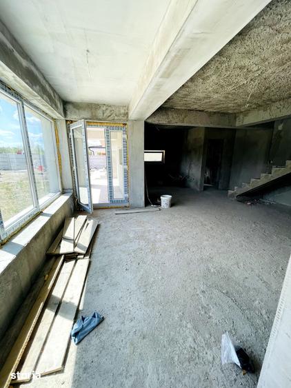 Casă cu 8 camere cu Teren 480 Mp în Tokai