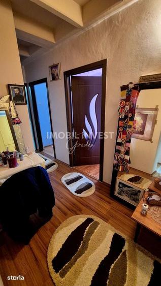 Apartament cu 3 camere decomandat în Cetate