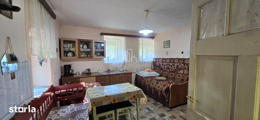 Casă cu 4 camere cu Teren 1093 Mp în Apold
