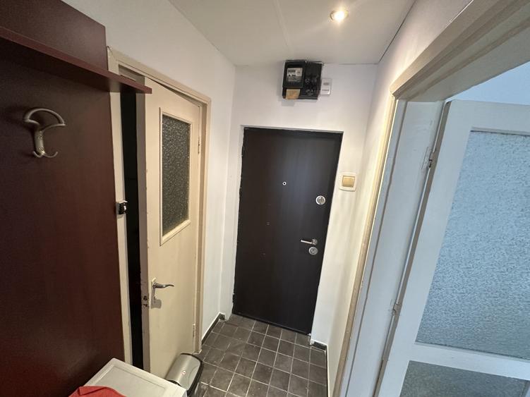 Apartament cu 2 camere semidecomandat, mobilat în Berceni