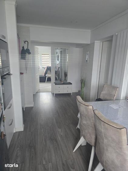 Apartament cu 3 camere decomandat în Micro 16