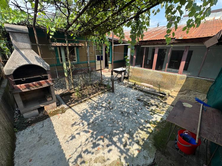 Casă individuală cu 4 camere cu Canalizare în Rahova