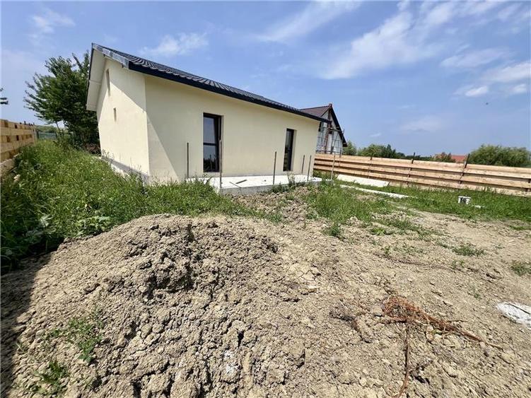 Casă cu 3 camere cu Canalizare în Voinești