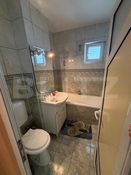 Apartament cu 4 camere decomandat, mobilat în Micro 20