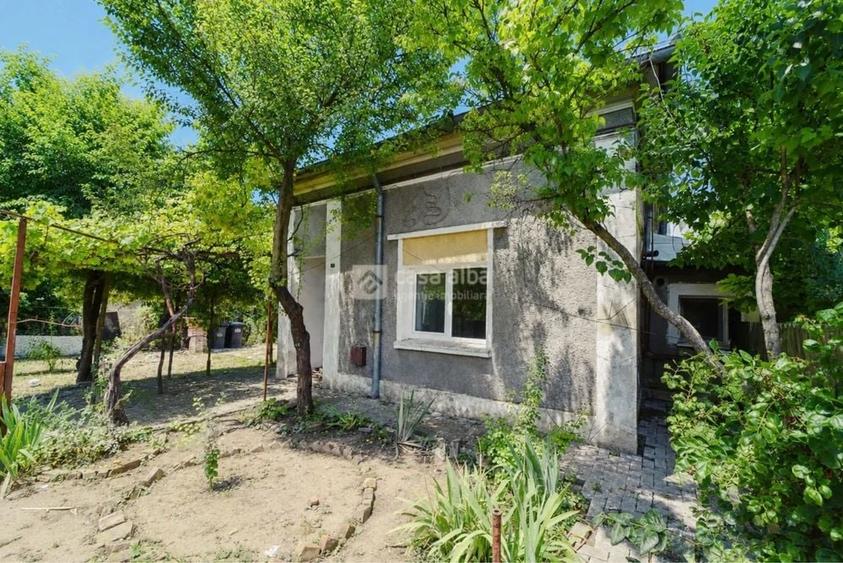 Casă cu 3 camere în Sărărie