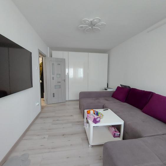 Apartament cu 2 camere decomandat în Basarabia