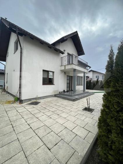 Casă individuală cu 4 camere cu Garaj în Livezeni