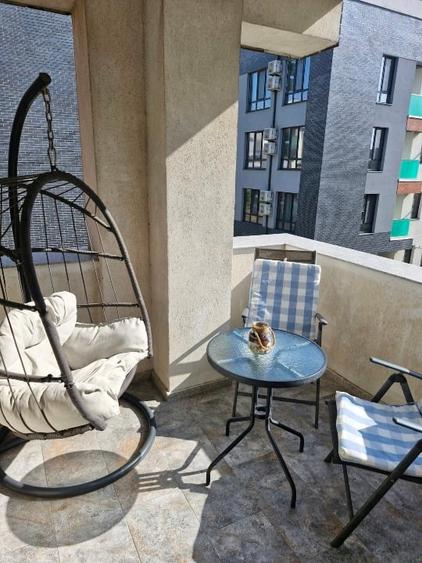 Apartament cu 3 camere semidecomandat, mobilat în Central