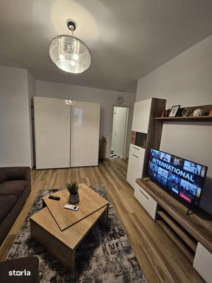 Apartament cu 3 camere semidecomandat în Aviației