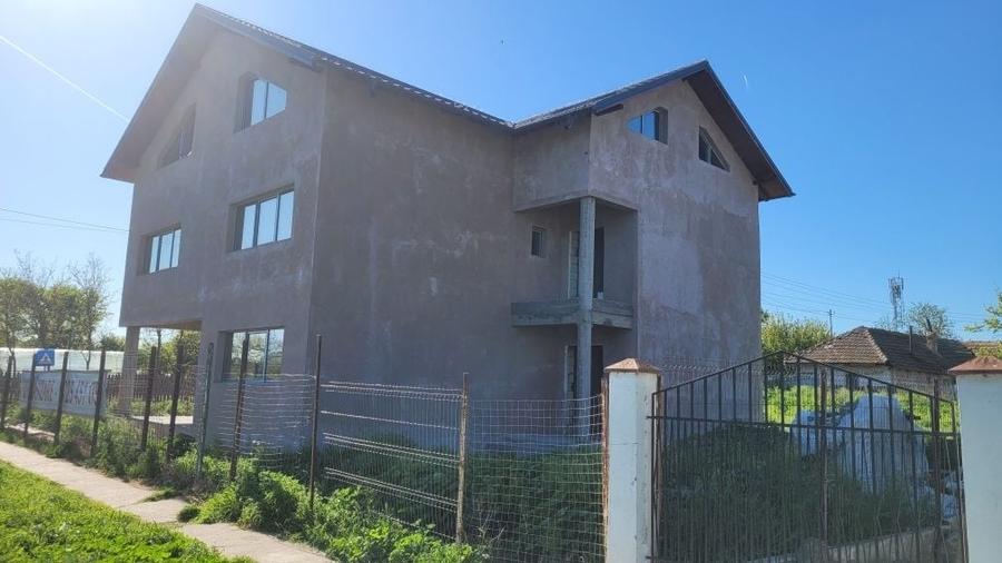 Casă cu 4 camere în Coslogeni