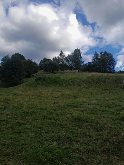 Casă cu 4 camere cu Teren 20600 Mp în Barcani