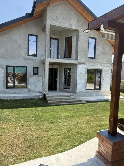 Casă cu 4 camere în Miroslava