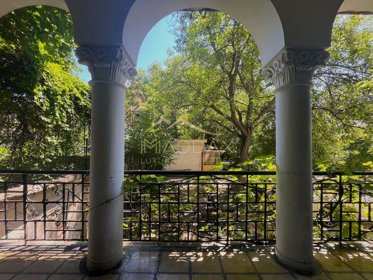 Apartament cu 5 camere decomandat în P-ța Romană
