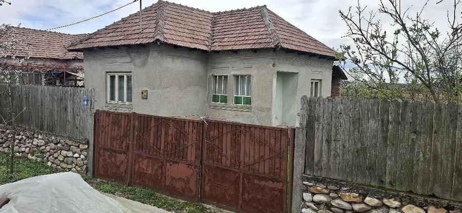 Casă cu 3 camere cu Teren 1000 Mp în Bratia din Deal