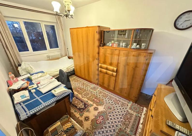 Apartament cu 3 camere semidecomandat, mobilat în Gojdu