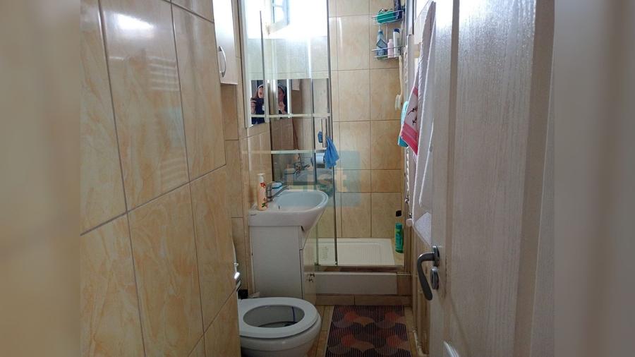Apartament cu 3 camere semidecomandat în Micro 19
