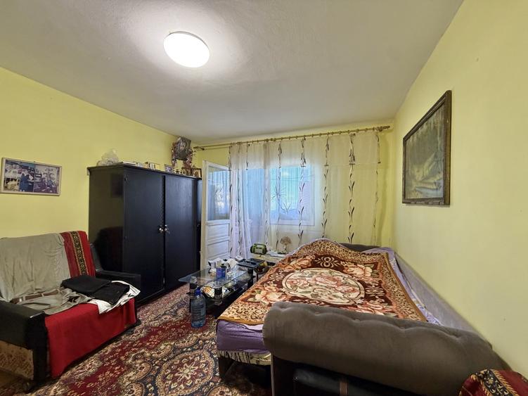 Apartament cu 2 camere semidecomandat, mobilat în Dâmbovița