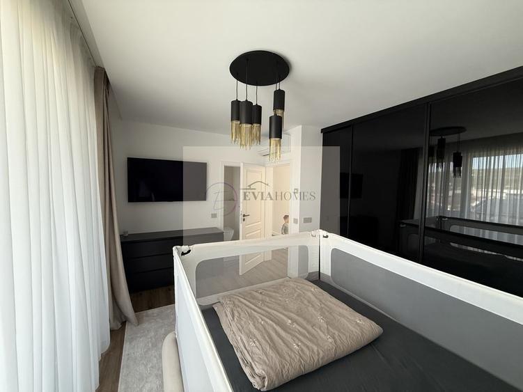 Apartament cu 3 camere semidecomandat, mobilat în Bulgaria