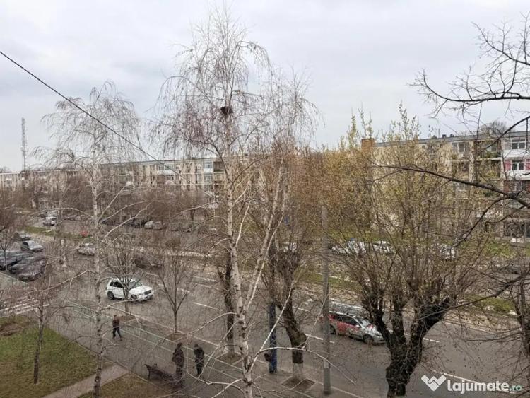 Apartament cu 2 camere decomandat în Calea București