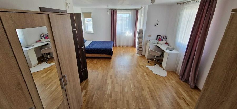 Casă cu 4 camere în Central