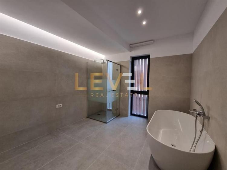 Casă individuală cu 5 camere cu Canalizare în Pipera