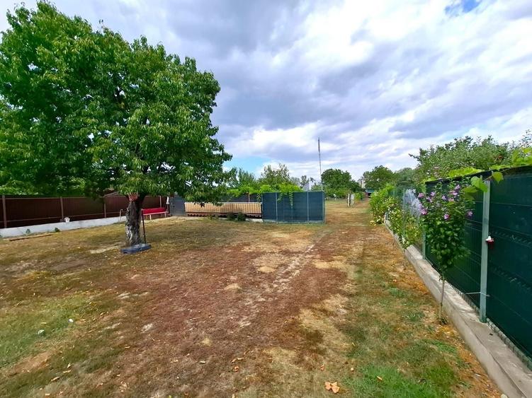 Casă cu 7 camere cu Canalizare în Vest