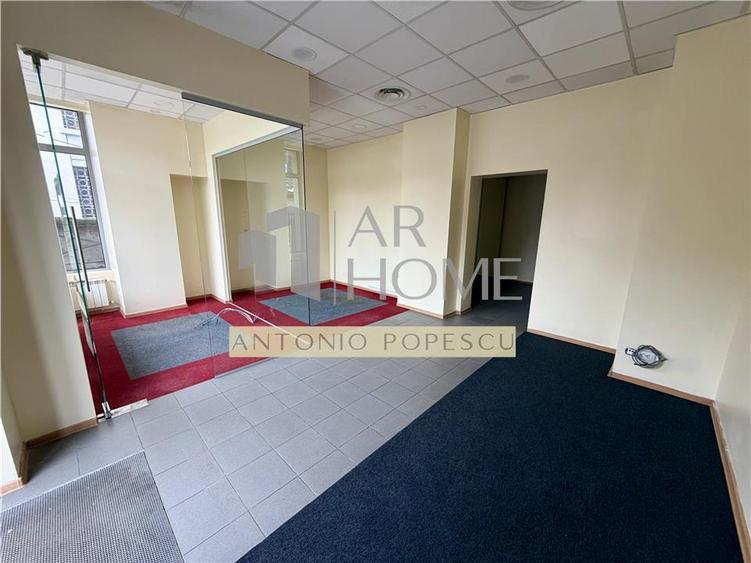 Spațiu comercial, de 65 mp, în Central