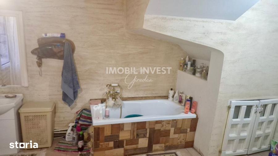 Casă cu 4 camere cu Teren 1500 Mp în Rădești