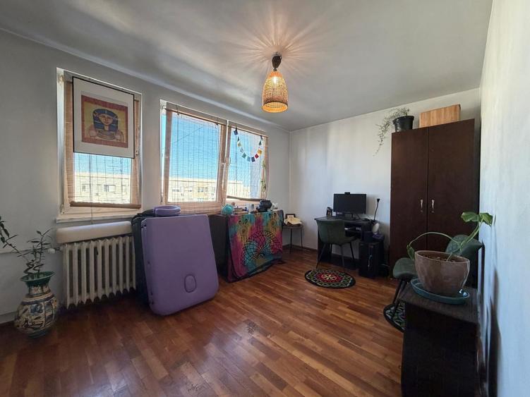 Apartament cu 3 camere semidecomandat în Dristor