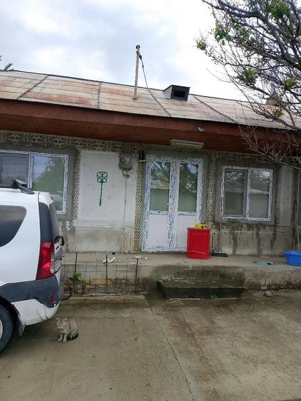 Casă cu Teren 2100 Mp în Grivița