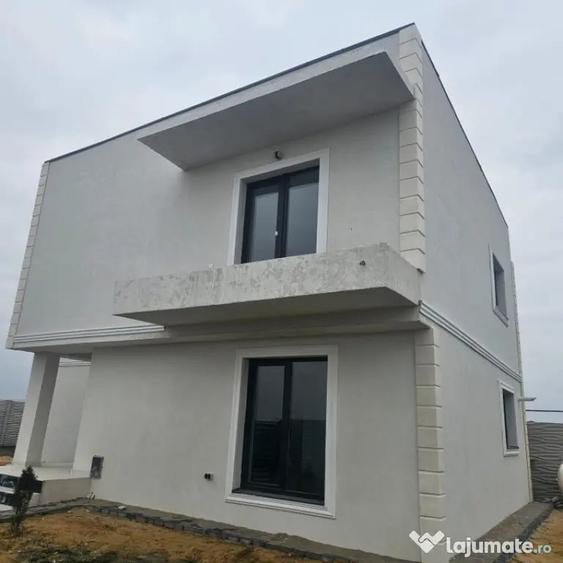 Casă cu 7 camere cu Teren 412 Mp în Malu Mare