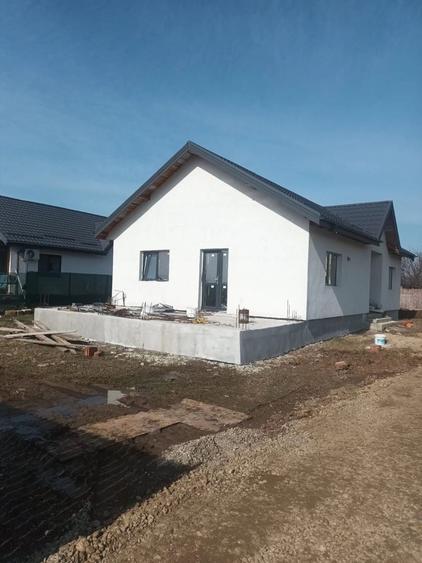 Casă individuală cu 2 camere cu Teren 400 Mp în Clinceni