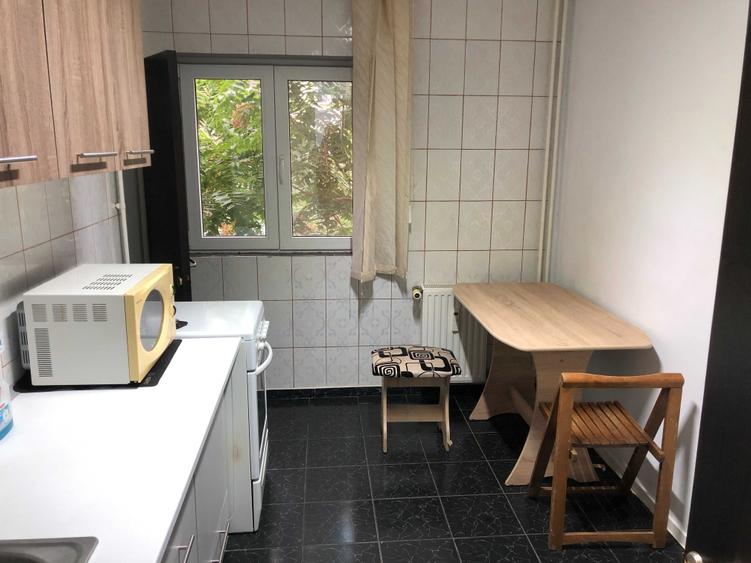 Apartament cu 3 camere decomandat în Dristor