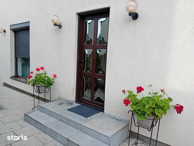 Casă cu 4 camere cu Teren 325 Mp în Central
